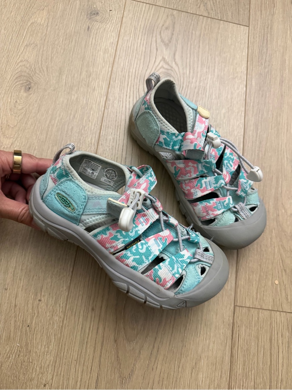 KEEN Kids' Newport h2 sandals Aqua Closed-Toe Sandals in Mint Pink size 1 youth